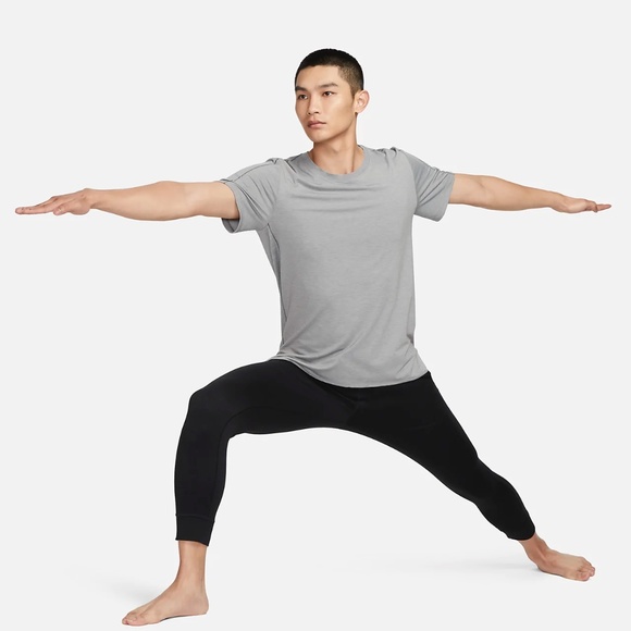 BRAND NEW men Nike nike yoga infinalon 3/4 tights size M & L (one pocket) - Picture 1 of 9